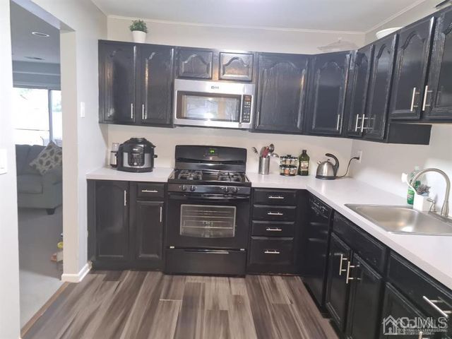 36 Upperbrook Court, Sayreville, NJ 08859