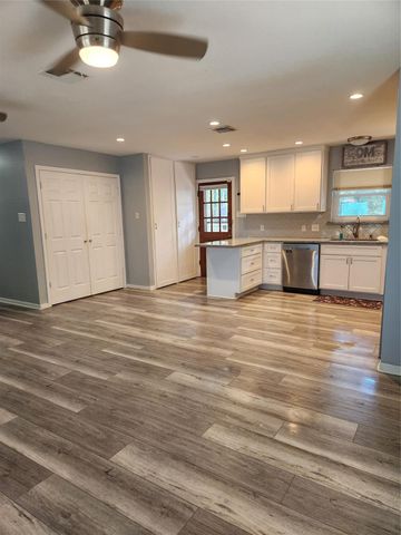 13279 Southshore Drive, Conroe, TX 77304