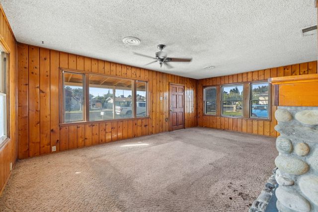 366 N Palm Street, Woodlake, CA 93286