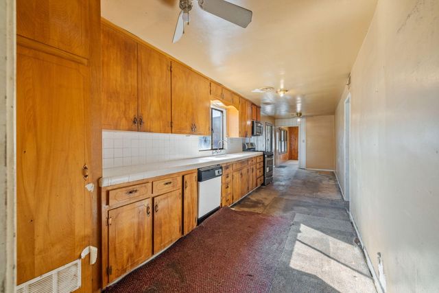 366 N Palm Street, Woodlake, CA 93286