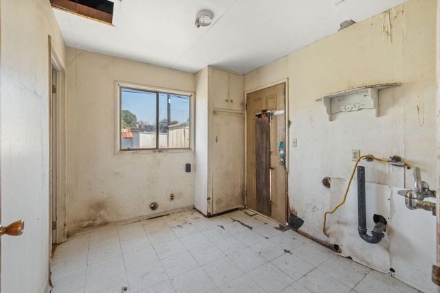 366 N Palm Street, Woodlake, CA 93286