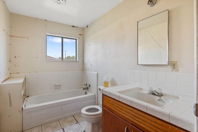 366 N Palm Street, Woodlake, CA 93286