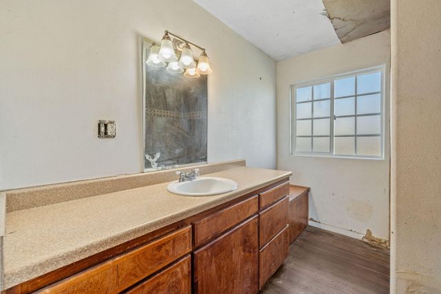 366 N Palm Street, Woodlake, CA 93286