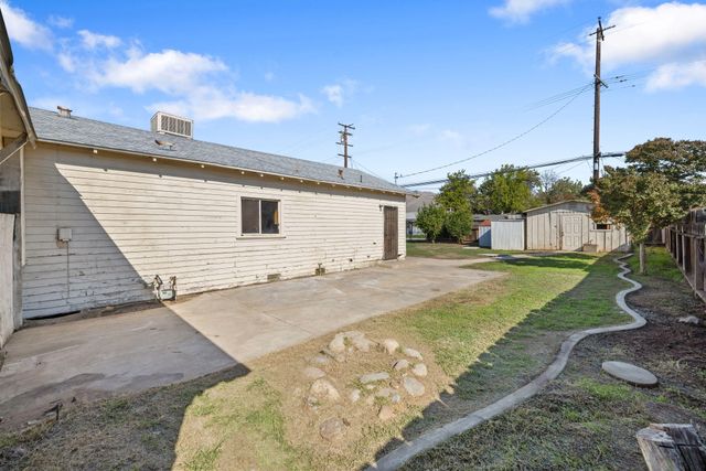 366 N Palm Street, Woodlake, CA 93286