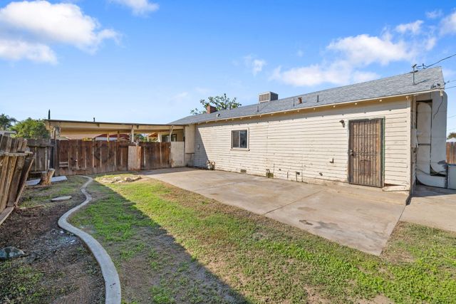 366 N Palm Street, Woodlake, CA 93286