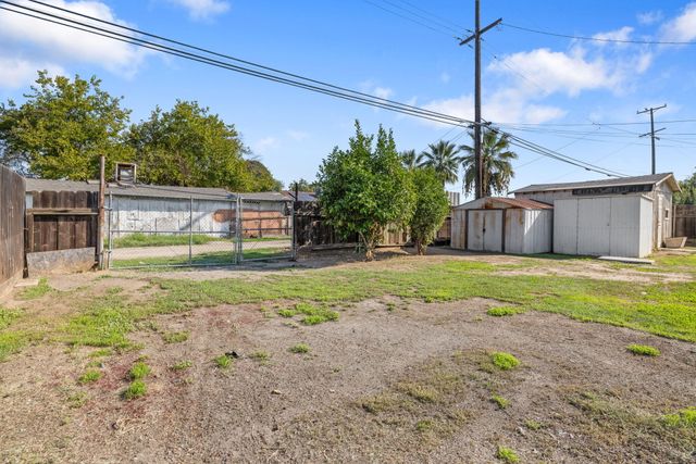 366 N Palm Street, Woodlake, CA 93286