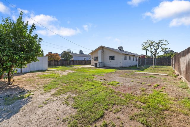 366 N Palm Street, Woodlake, CA 93286