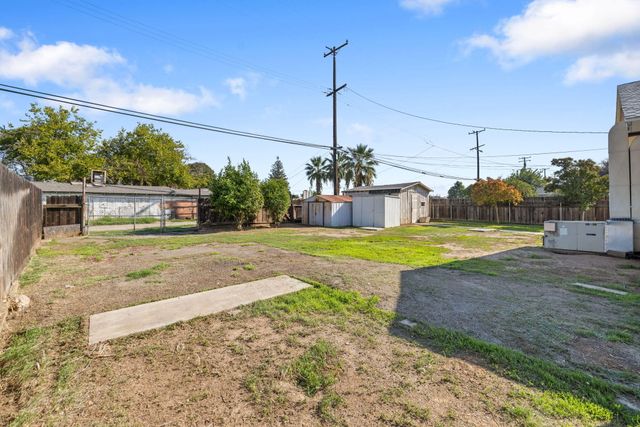 366 N Palm Street, Woodlake, CA 93286