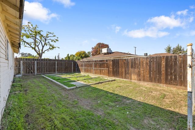 366 N Palm Street, Woodlake, CA 93286