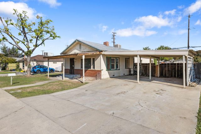 366 N Palm Street, Woodlake, CA 93286