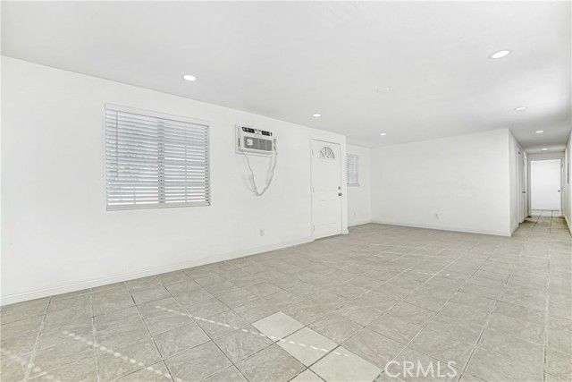 400 W 109th Street 2, Los Angeles, CA 90061