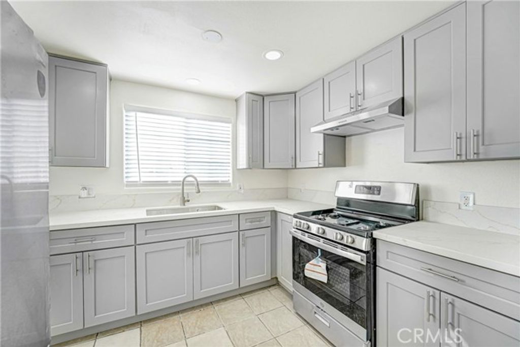 400 W 109th Street 2, Los Angeles, CA 90061