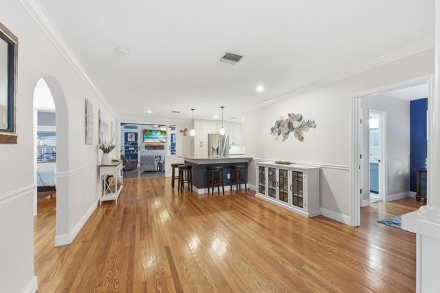 831 N Lakeside Drive, Lake Worth Beach, FL 33460