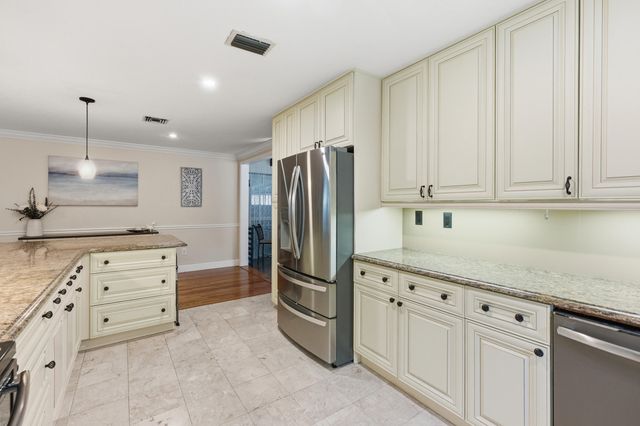 831 N Lakeside Drive, Lake Worth Beach, FL 33460