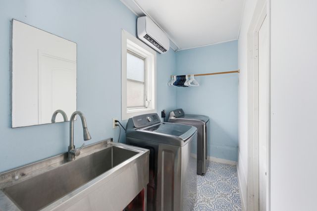 831 N Lakeside Drive, Lake Worth Beach, FL 33460