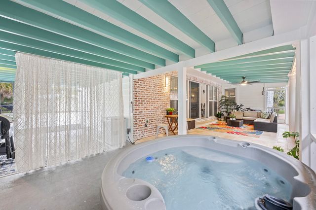 831 N Lakeside Drive, Lake Worth Beach, FL 33460