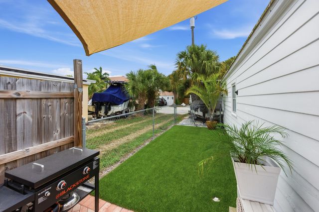 831 N Lakeside Drive, Lake Worth Beach, FL 33460