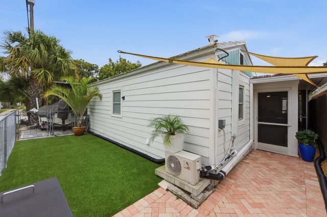 831 N Lakeside Drive, Lake Worth Beach, FL 33460