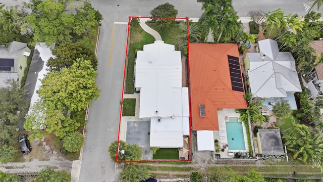 831 N Lakeside Drive, Lake Worth Beach, FL 33460
