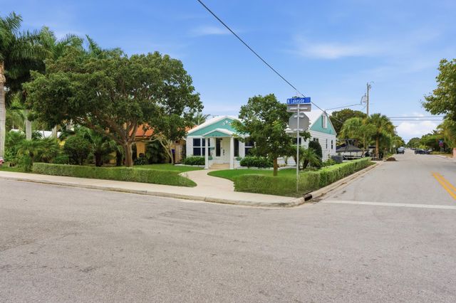 831 N Lakeside Drive, Lake Worth Beach, FL 33460