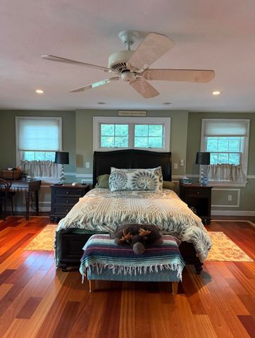 15 Tobisset Street, Mashpee, MA 02649