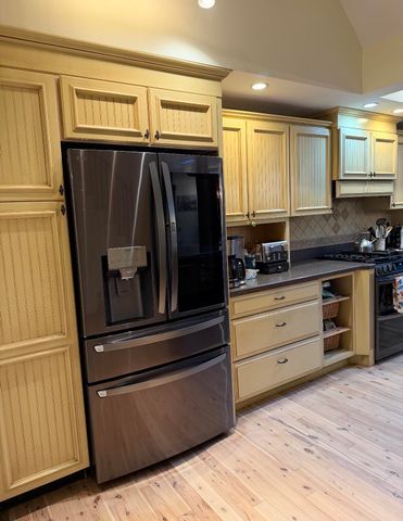 15 Tobisset Street, Mashpee, MA 02649