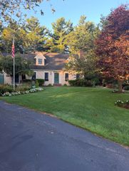 15 Tobisset Street, Mashpee, MA 02649