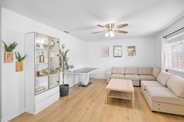 8751 Torrey Way, Elk Grove, CA 95624