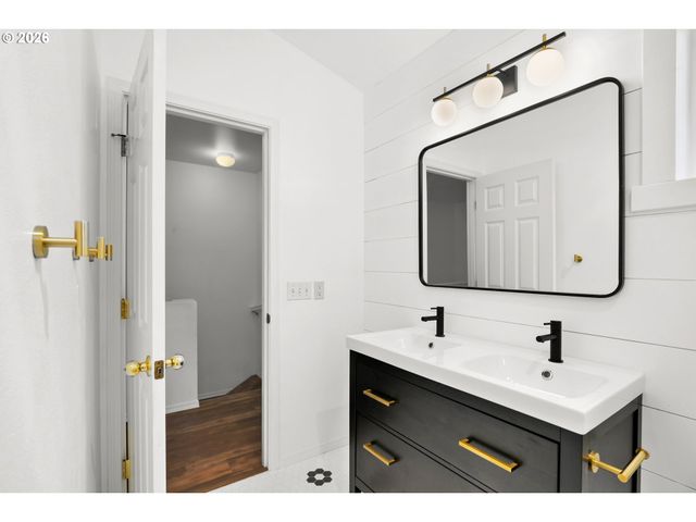 8165 Ne WILKINS St, Hillsboro, OR 97006