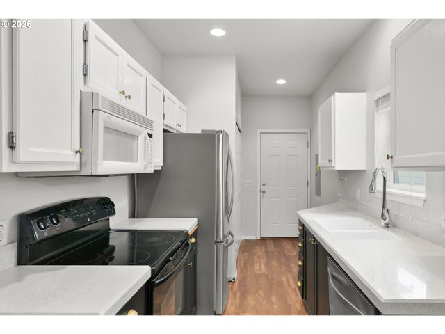 8165 Ne WILKINS St, Hillsboro, OR 97006