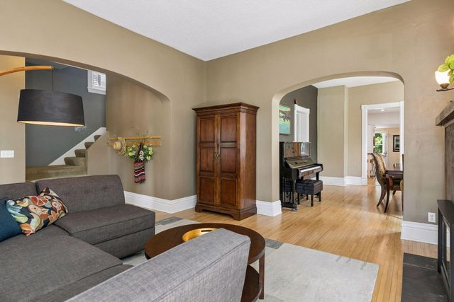 1045 Van Slyke Avenue, Saint Paul, MN 55103