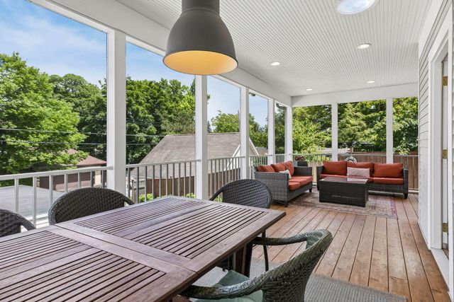 1045 Van Slyke Avenue, Saint Paul, MN 55103