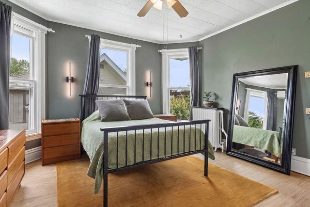 1045 Van Slyke Avenue, Saint Paul, MN 55103