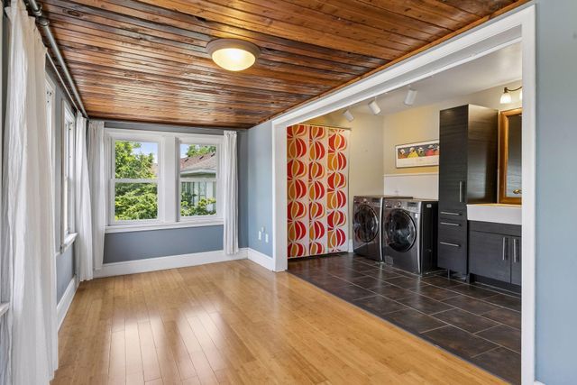 1045 Van Slyke Avenue, Saint Paul, MN 55103