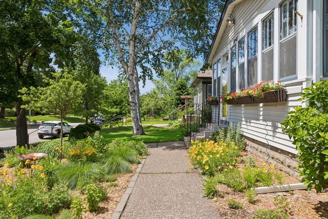 1045 Van Slyke Avenue, Saint Paul, MN 55103