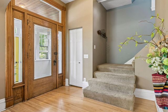 1045 Van Slyke Avenue, Saint Paul, MN 55103