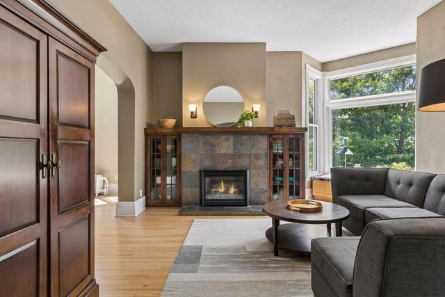 1045 Van Slyke Avenue, Saint Paul, MN 55103