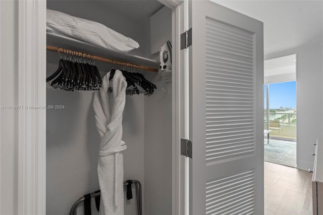 4401 COLLINS AVE 1007, Miami Beach, FL 33140