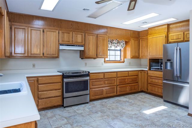 521 Rockwood Drive, Kiefer, OK 74041