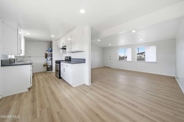 8232 Dogwood Avenue, California City, CA 93505