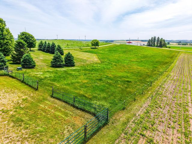8229 10th Street SW, Byron, MN 55920