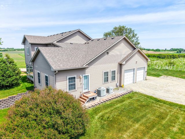 8229 10th Street SW, Byron, MN 55920