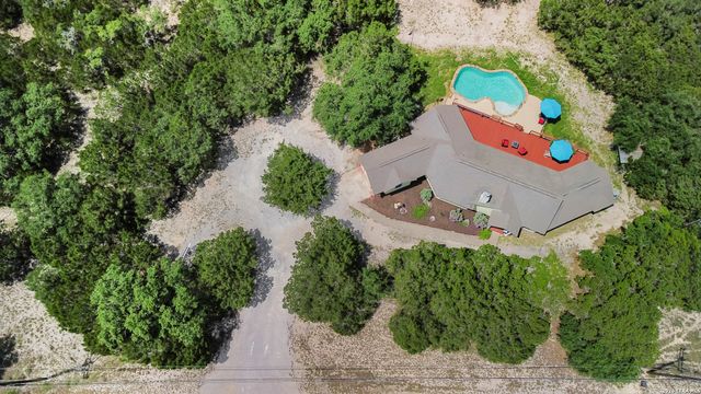 136 LAKERIDGE LOOP, Lakehills, TX 78063