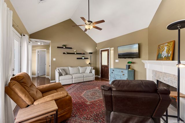 136 LAKERIDGE LOOP, Lakehills, TX 78063