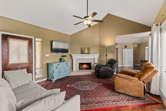 136 LAKERIDGE LOOP, Lakehills, TX 78063