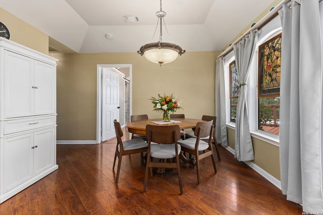 136 LAKERIDGE LOOP, Lakehills, TX 78063