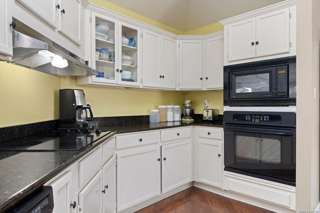 136 LAKERIDGE LOOP, Lakehills, TX 78063