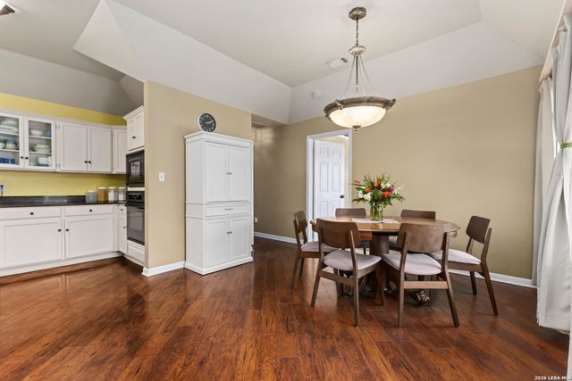 136 LAKERIDGE LOOP, Lakehills, TX 78063