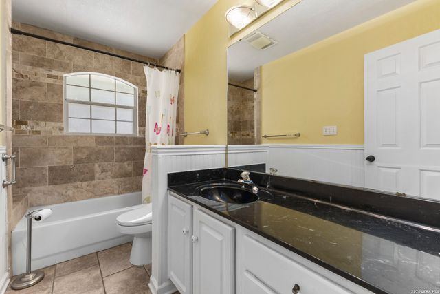 136 LAKERIDGE LOOP, Lakehills, TX 78063