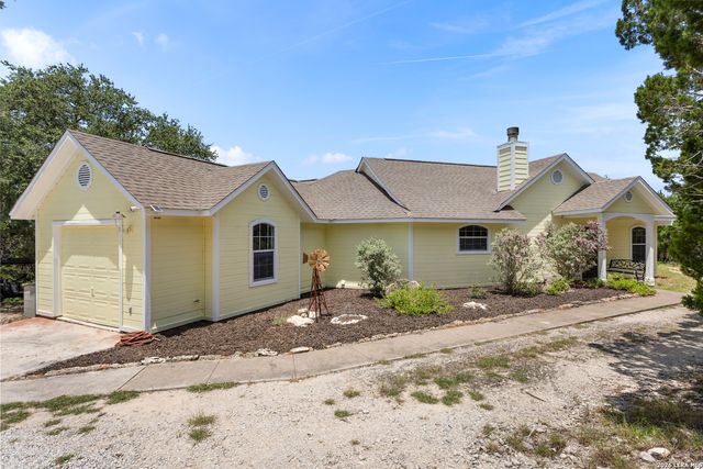 136 LAKERIDGE LOOP, Lakehills, TX 78063